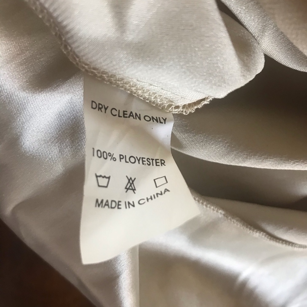 Cream colored blouse - Picture 3 of 3
